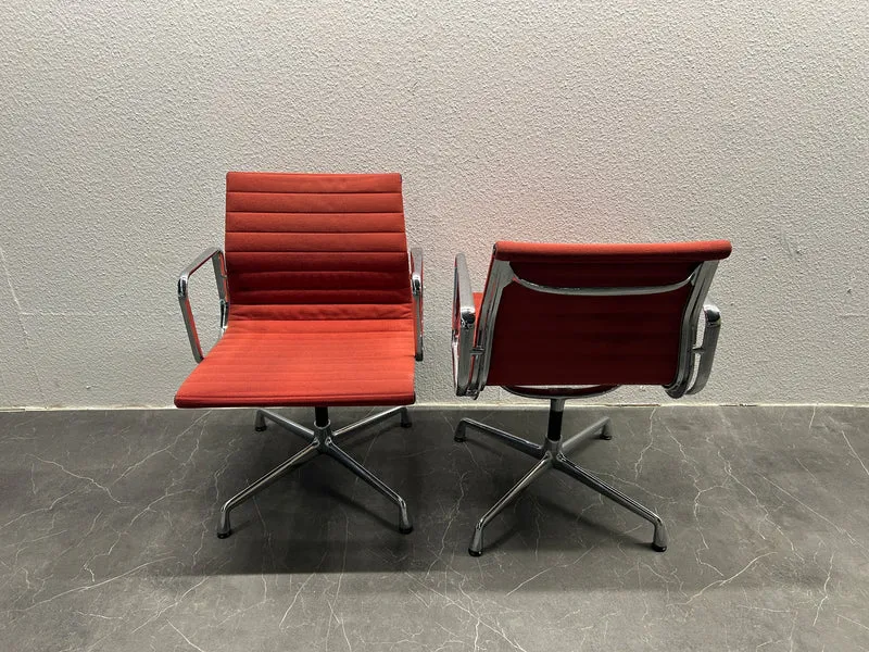 Vitra Eames 107 Rot Konferenzstuhl