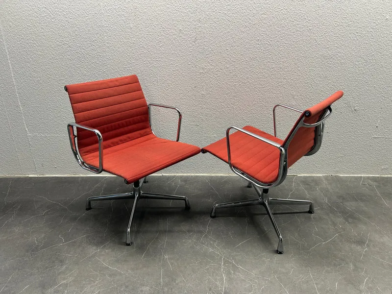 Vitra Eames 107 Rot Konferenzstuhl