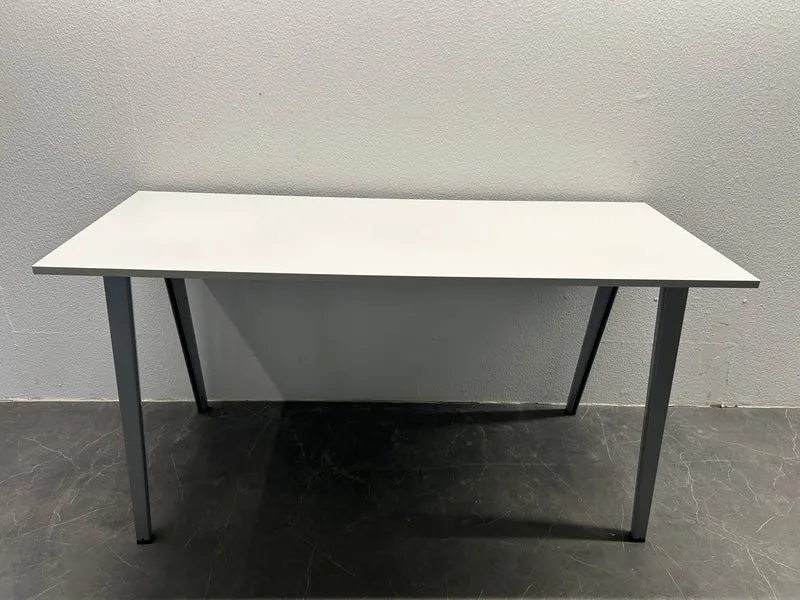 Steelcase Stehtisch Weiß / Grau