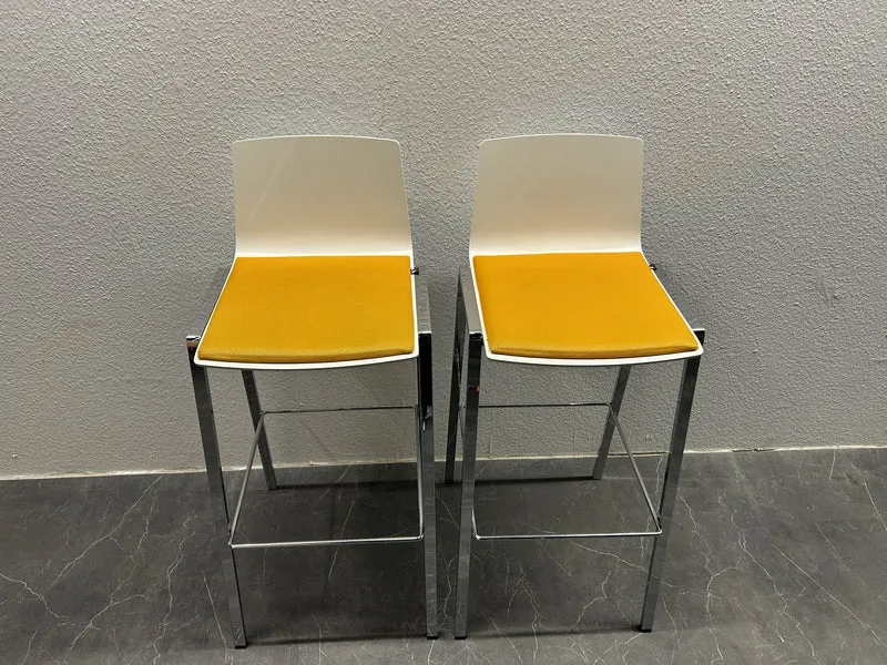 König & Neurath Hocker Weiß / Gelb