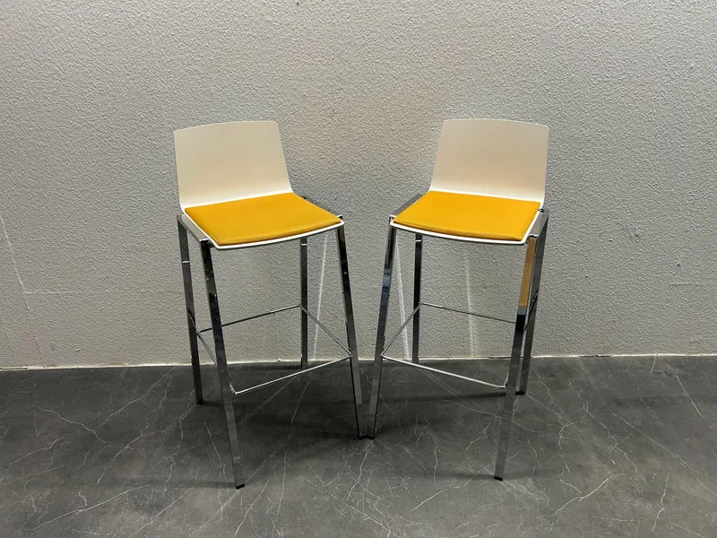 König & Neurath Hocker Weiß / Gelb