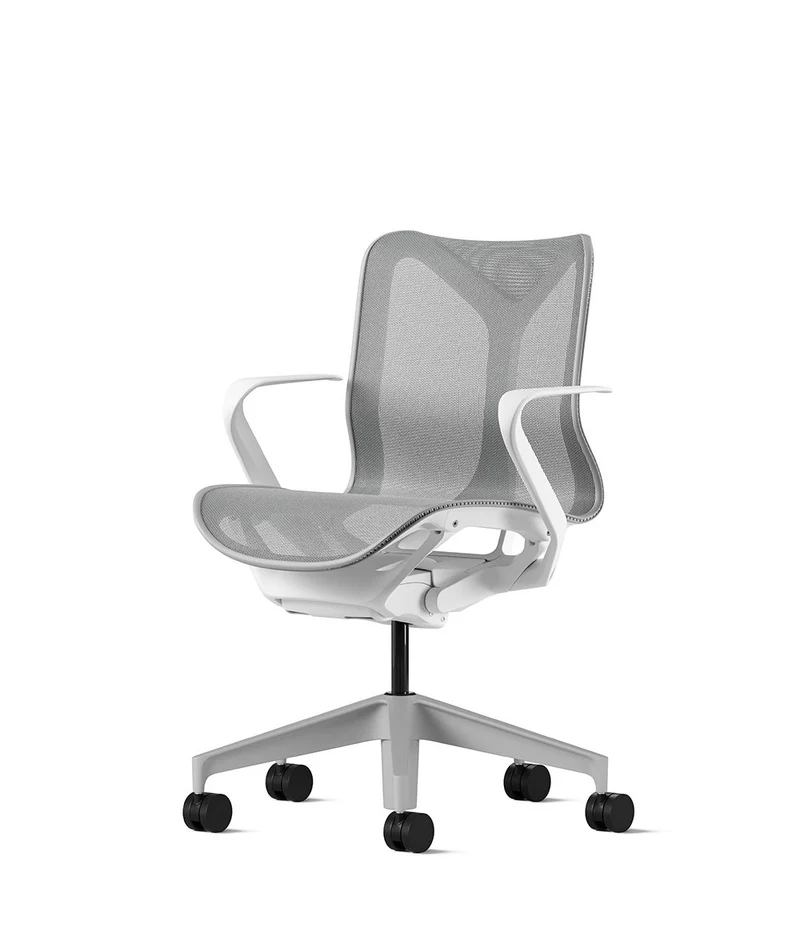 Cosm Stuhl mit niedriger Rückenlehne