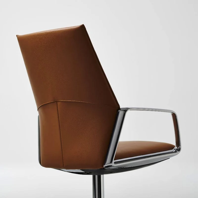 M75 Active Chair