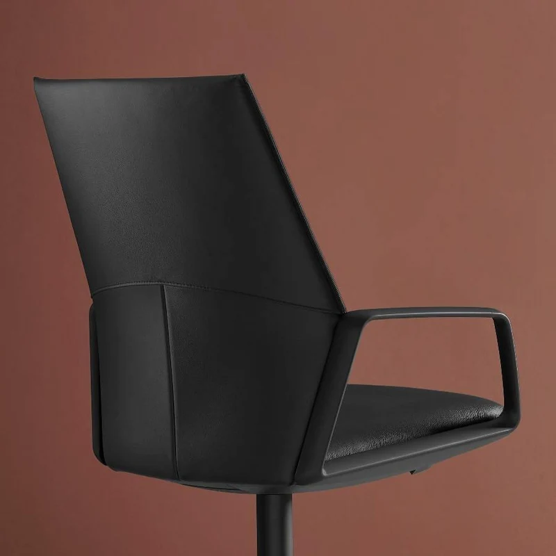 M75 Active Chair