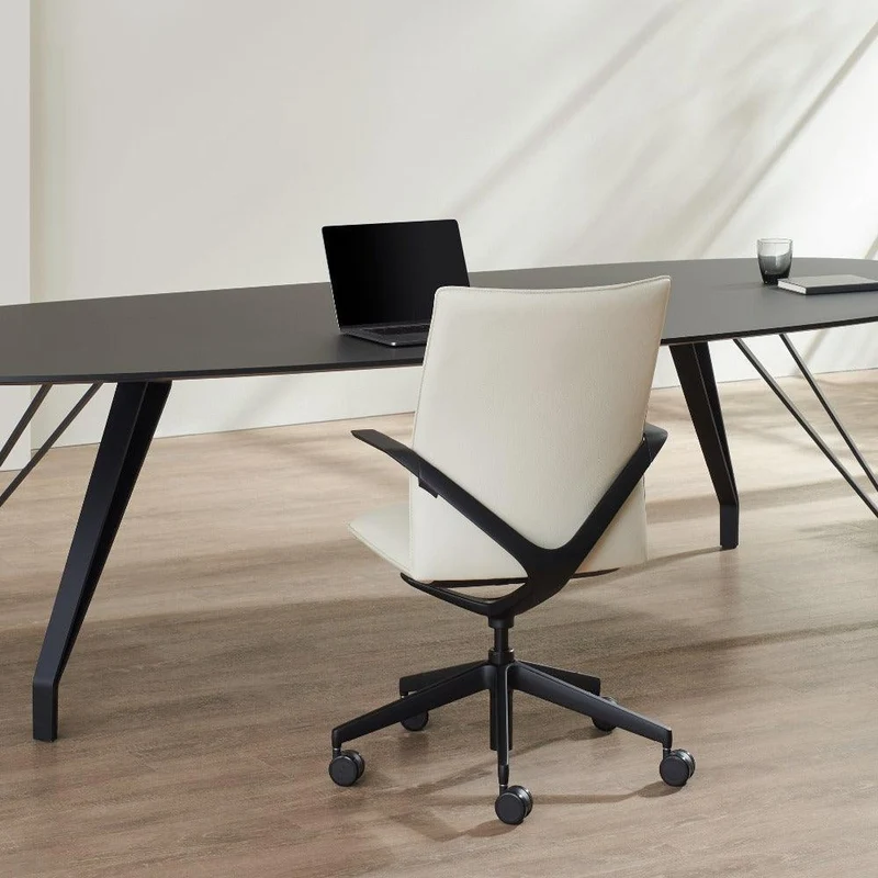 Linq Chair
