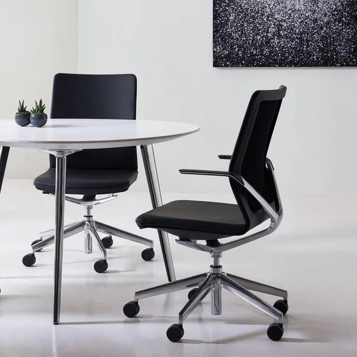 Linq Chair
