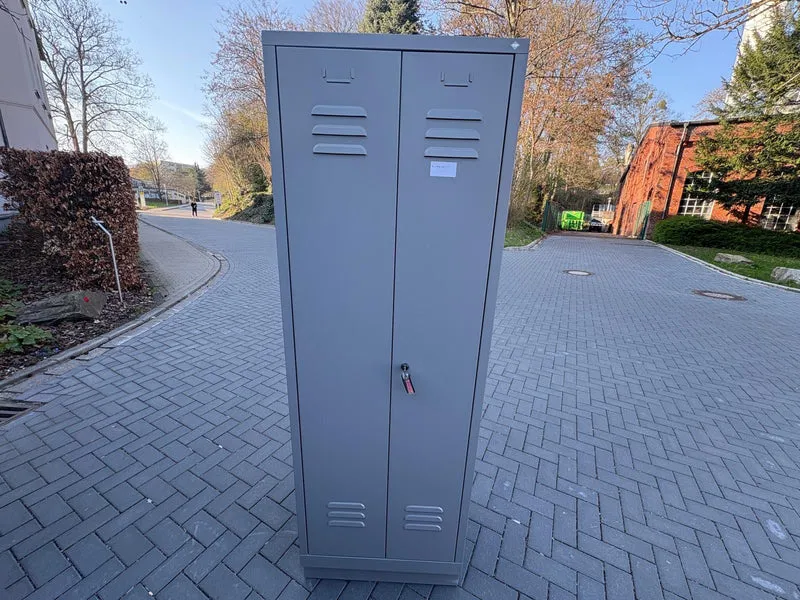 C + P Möbelsysteme Spinde Garderobenschränke Schließfachschrank Metallschrank Silber