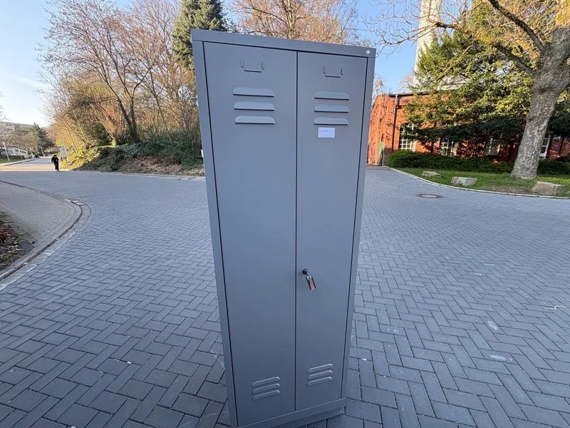 C + P Möbelsysteme Spinde Garderobenschränke Schließfachschrank Metallschrank Silber