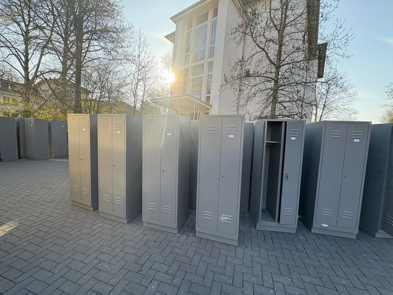 C + P Möbelsysteme Spinde Garderobenschränke Schließfachschrank Metallschrank Silber