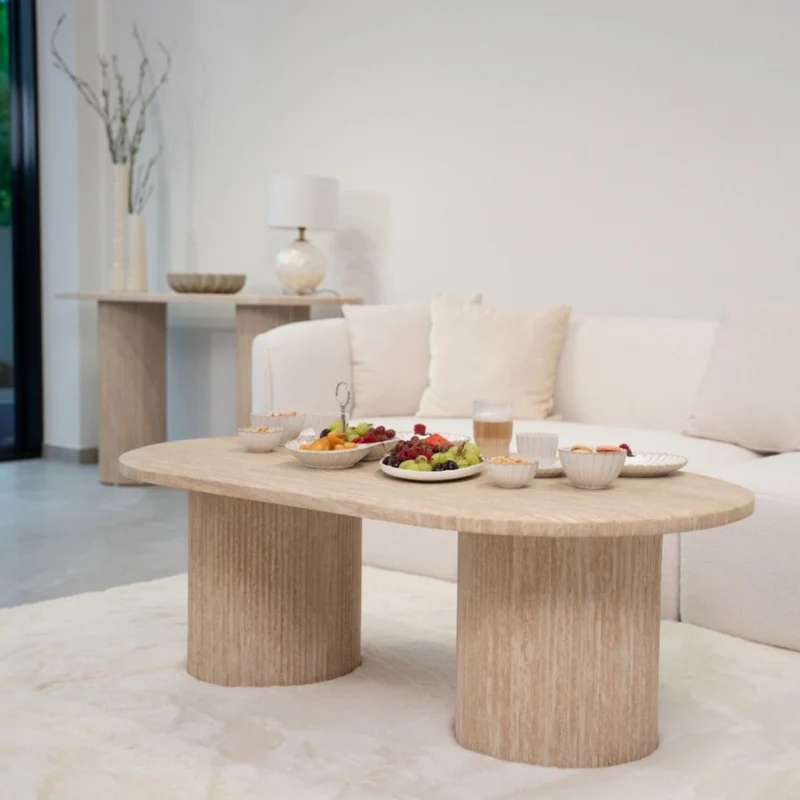 Moderner Couchtisch mit ovaler Travertin-Tischplatte – 130 x 70 x 45 cm beige