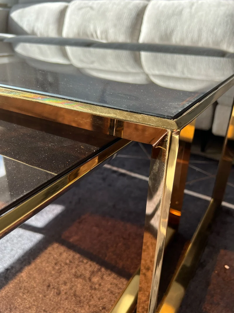 Couchtisch 2er Set aus braunem gehärtetem Glas mit vergoldenden Edelstahlbeinen
