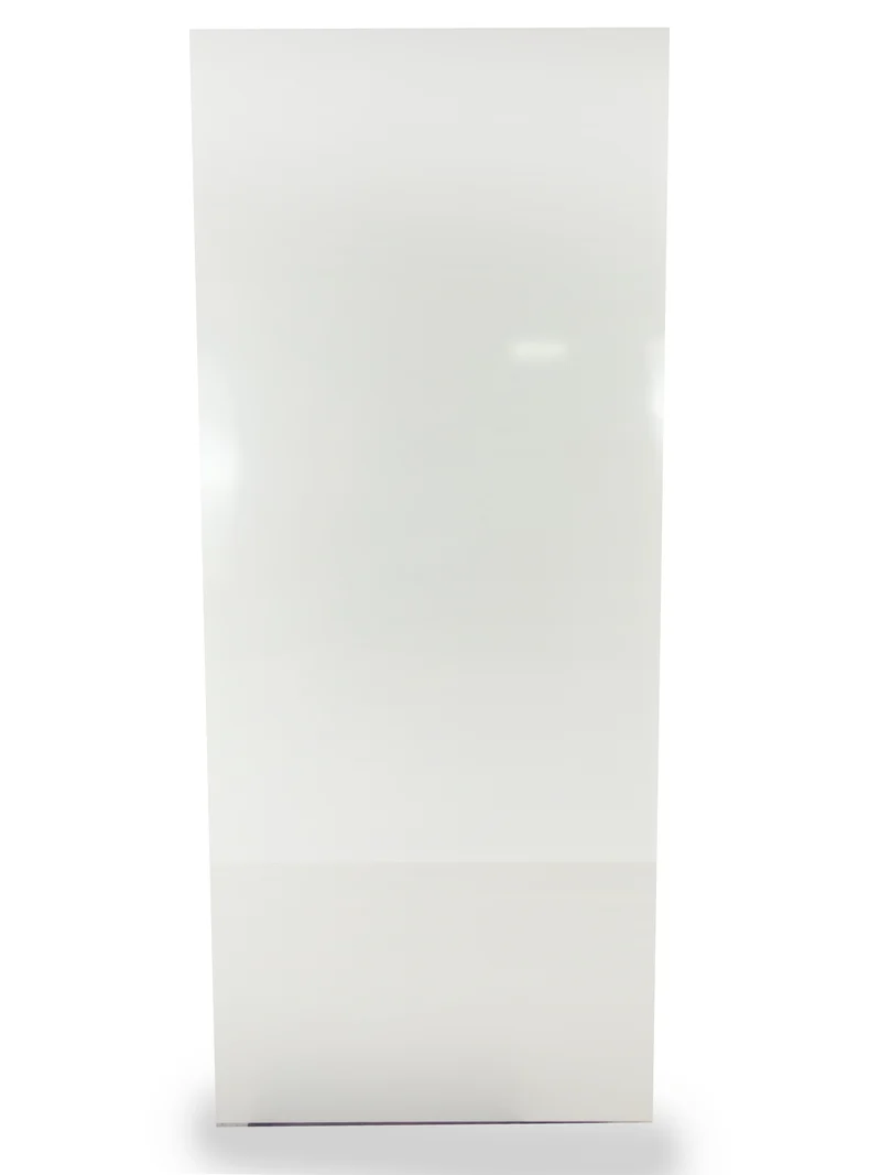 Lockerschrank mit Whiteboard-Rückwand