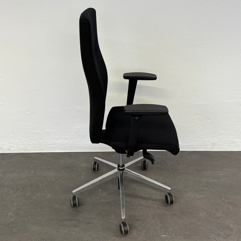 Züco Cubo Bürodrehstuhl mit Armlehnen - Schwarz-Chrom