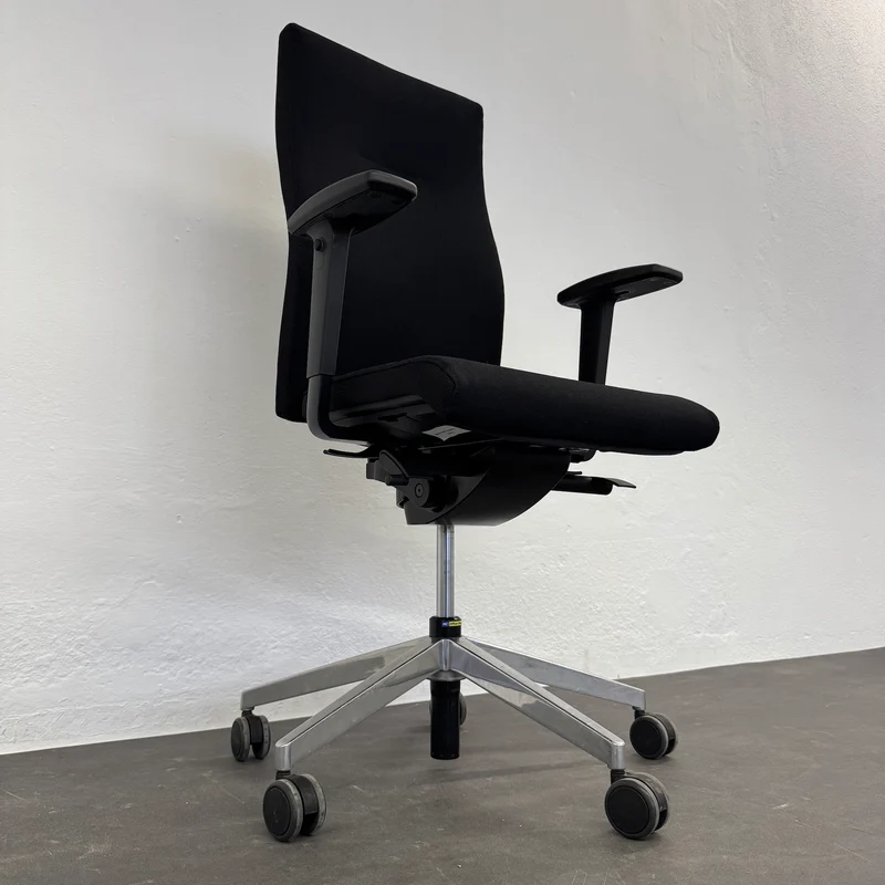 Züco Cubo Bürodrehstuhl mit Armlehnen - Schwarz-Chrom