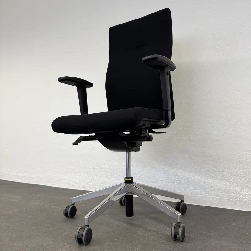 Züco Cubo Bürodrehstuhl mit Armlehnen - Schwarz-Chrom