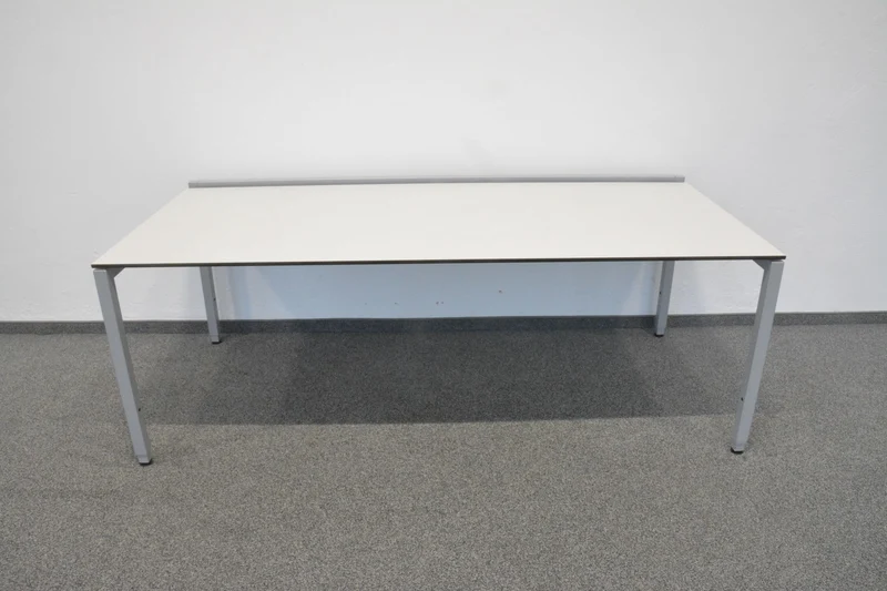 Lista Office Motion Schreibtisch 2000x900mm - Kieselgrau mit Kabelkanal
