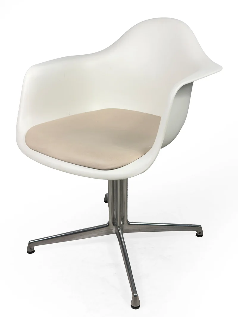 Vitra - Eames Plastic Armchair