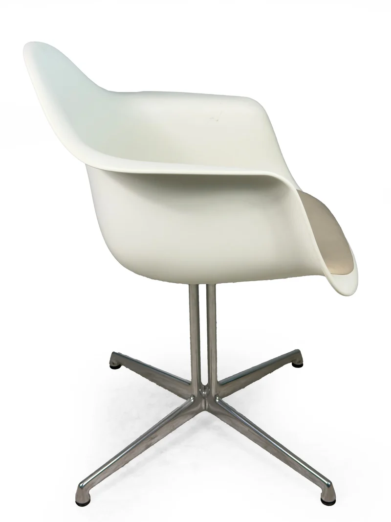 Vitra - Eames Plastic Armchair
