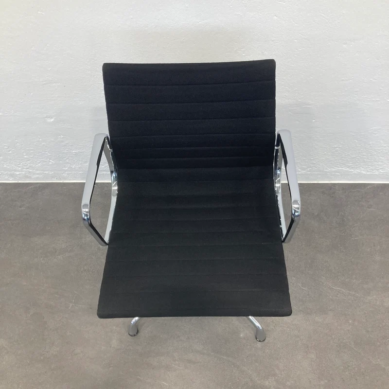 Vitra Eames Alu Chair EA108 Hopsak Schwarz