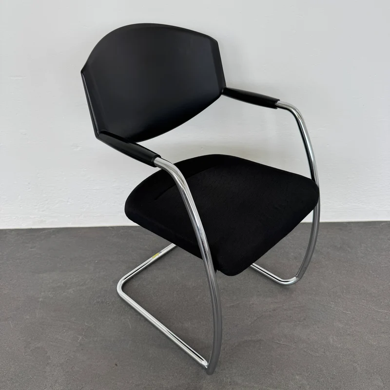Giroflex G16 Freischwinger Bezug Stoff Schwarz gemustert - stapelbar