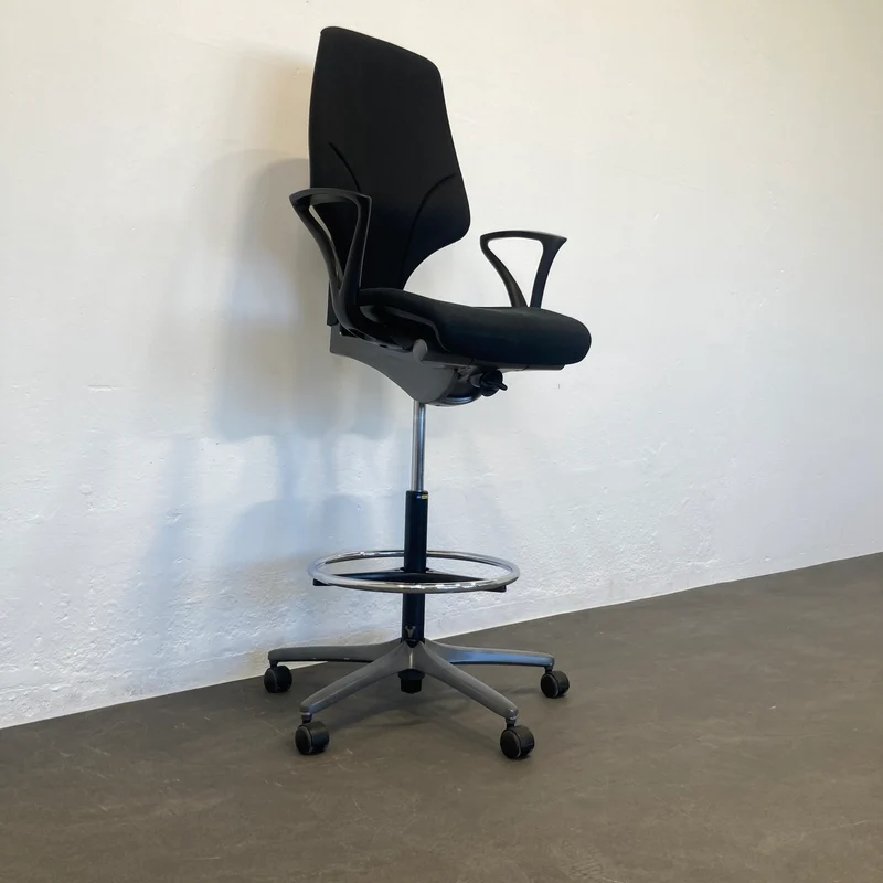 Giroflex G64 Counter Drehstuhl schwarz gemustert mit Armlehnen
