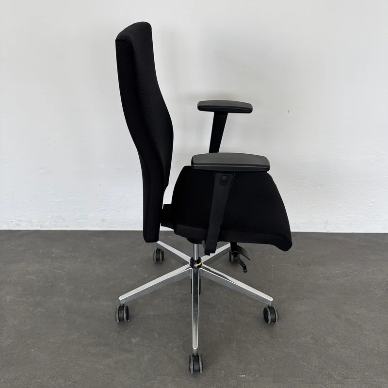 Züco Cubo Bürodrehstuhl mit Armlehnen - Schwarz-Chrom