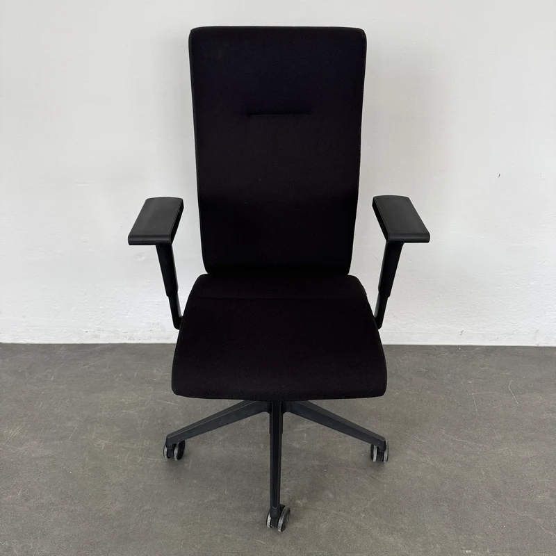 Züco Cubo Bürodrehstuhl schwarz mit 2D-Armlehnen