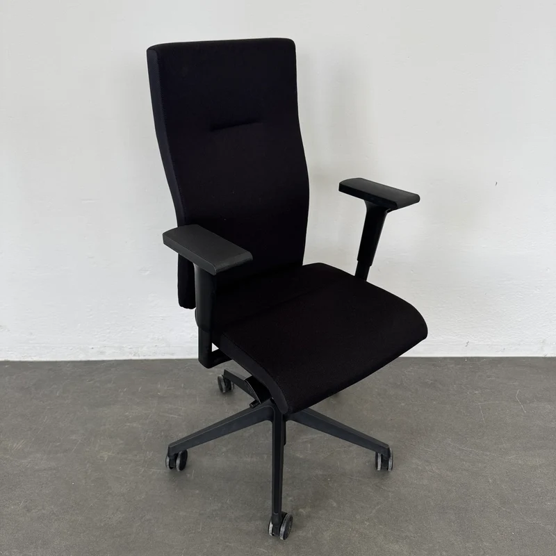 Züco Cubo Bürodrehstuhl schwarz mit 2D-Armlehnen