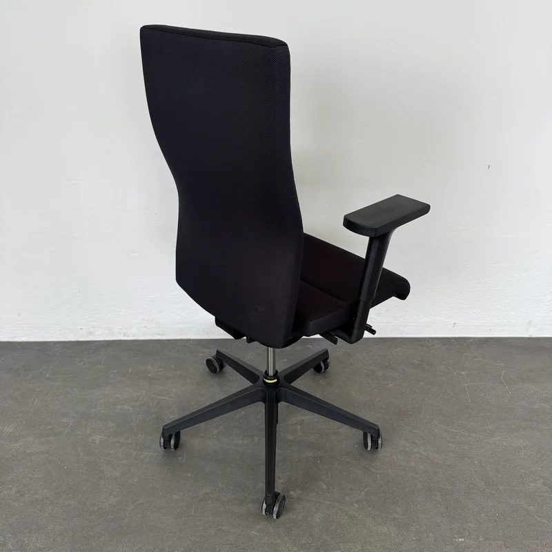 Züco Cubo Bürodrehstuhl schwarz mit 2D-Armlehnen