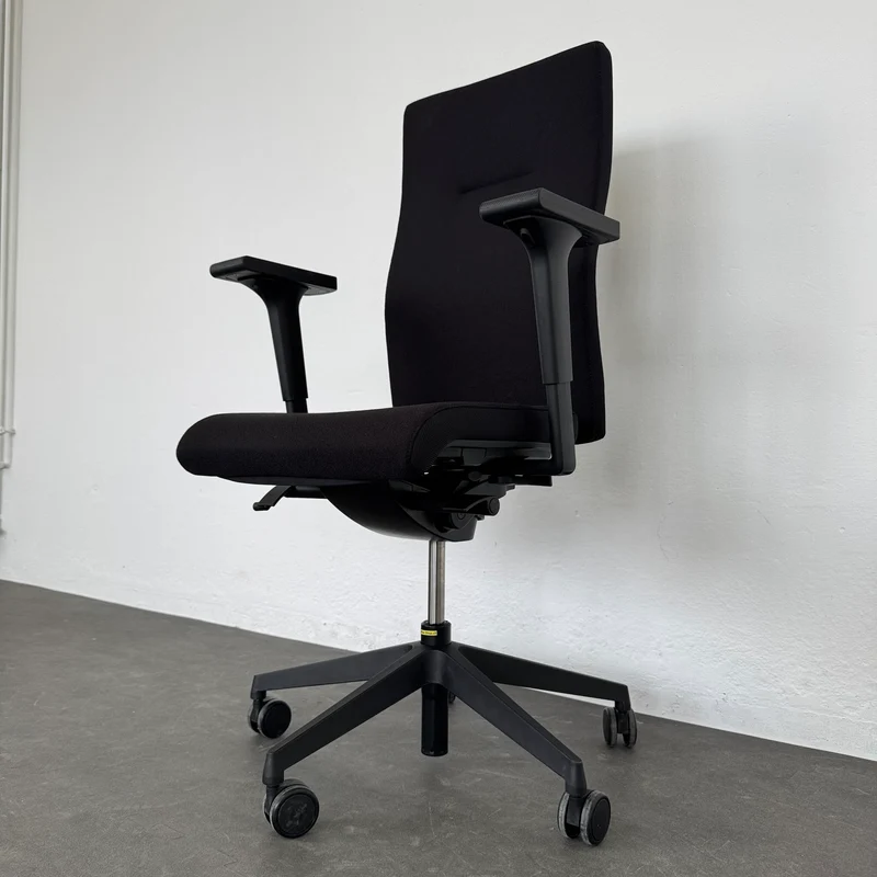 Züco Cubo Bürodrehstuhl schwarz mit 2D-Armlehnen
