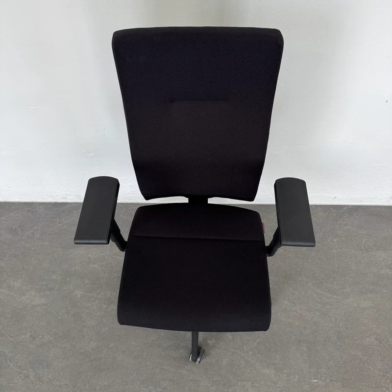 Züco Cubo Bürodrehstuhl schwarz mit 2D-Armlehnen