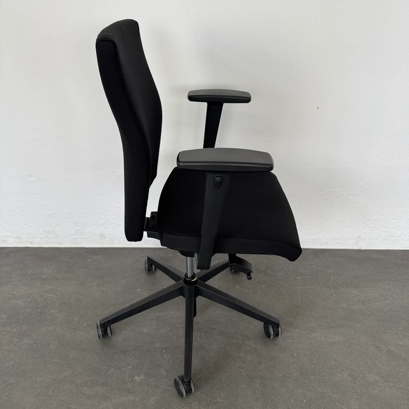 Züco Cubo Bürodrehstuhl schwarz mit Armlehnen