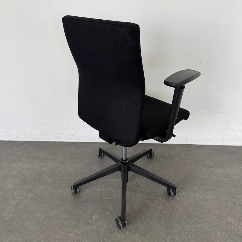 Züco Cubo Bürodrehstuhl schwarz mit Armlehnen