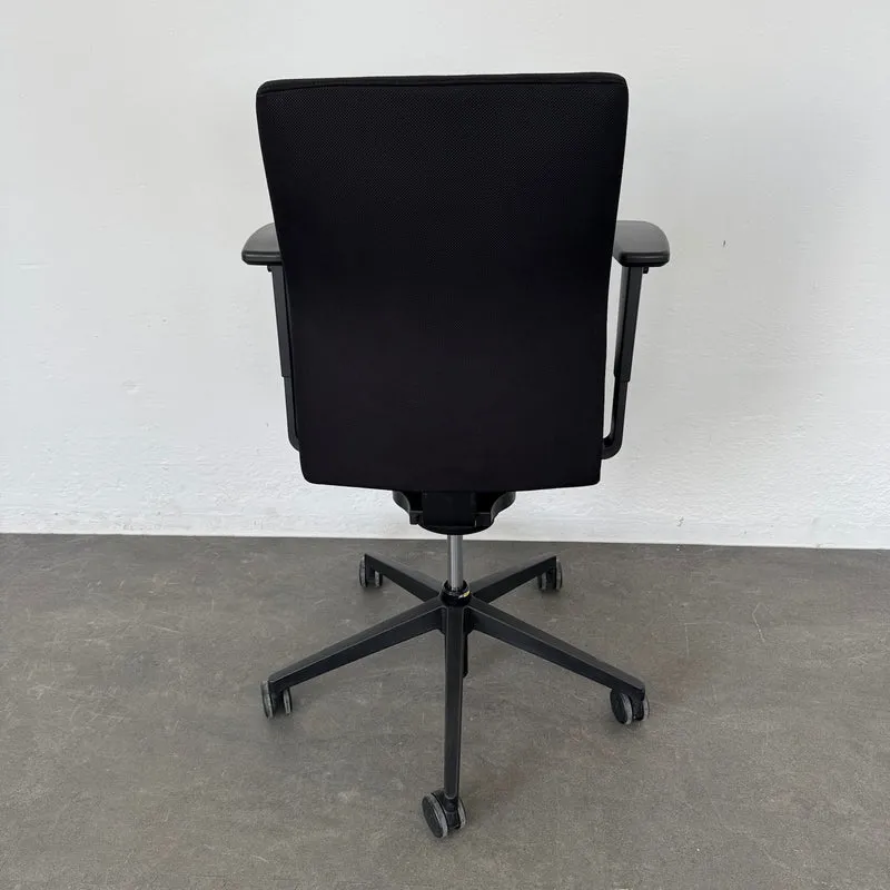 Züco Cubo Bürodrehstuhl schwarz mit Armlehnen