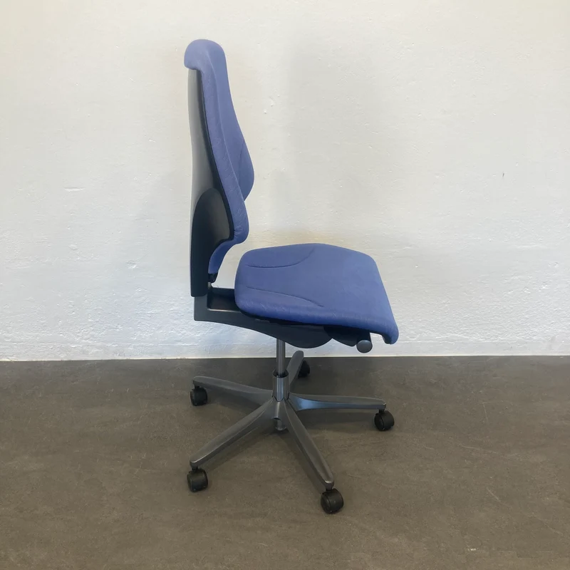 Giroflex G64 Bürodrehstuhl ohne Armlehnen - Hellblau gemustert