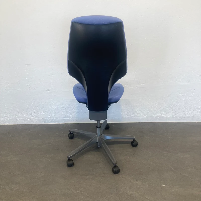 Giroflex G64 Bürodrehstuhl ohne Armlehnen - Hellblau gemustert
