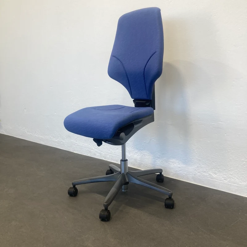 Giroflex G64 Bürodrehstuhl ohne Armlehnen - Hellblau gemustert