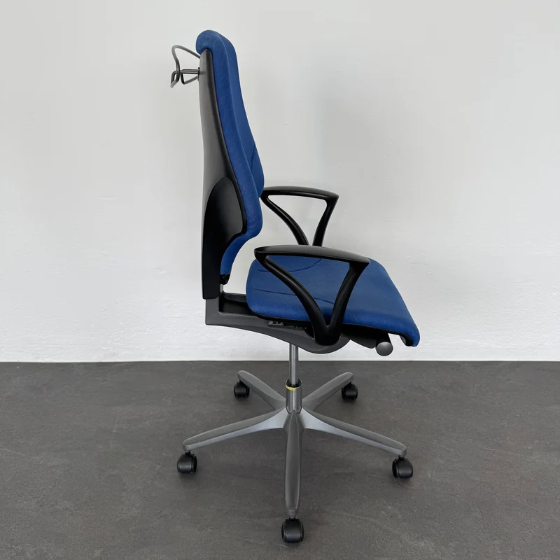 Giroflex G64 Bürodrehstuhl mit Armlehnen - Blau gemustert