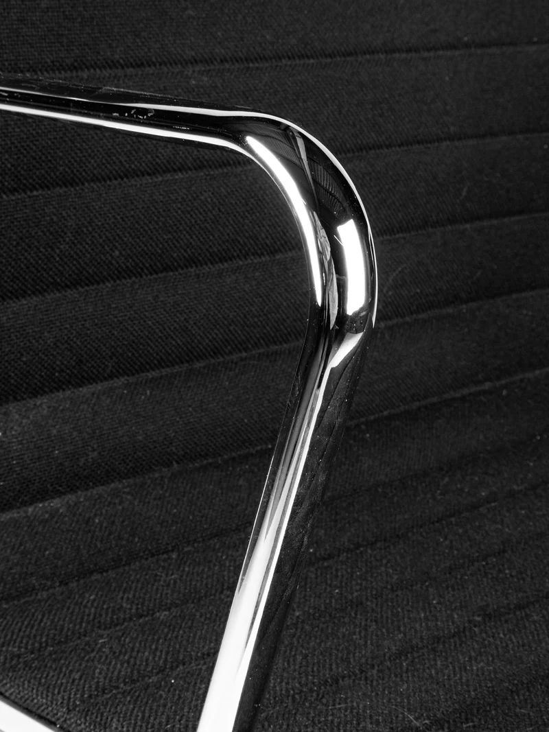 Vitra - Aluminium Chair EA108 Hopsak