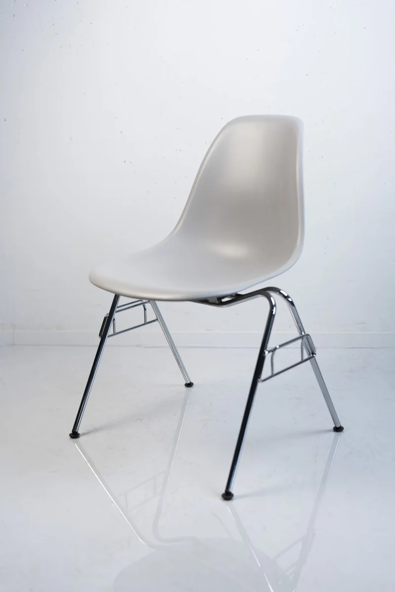 Vitra - Eames Plastic Side Chair