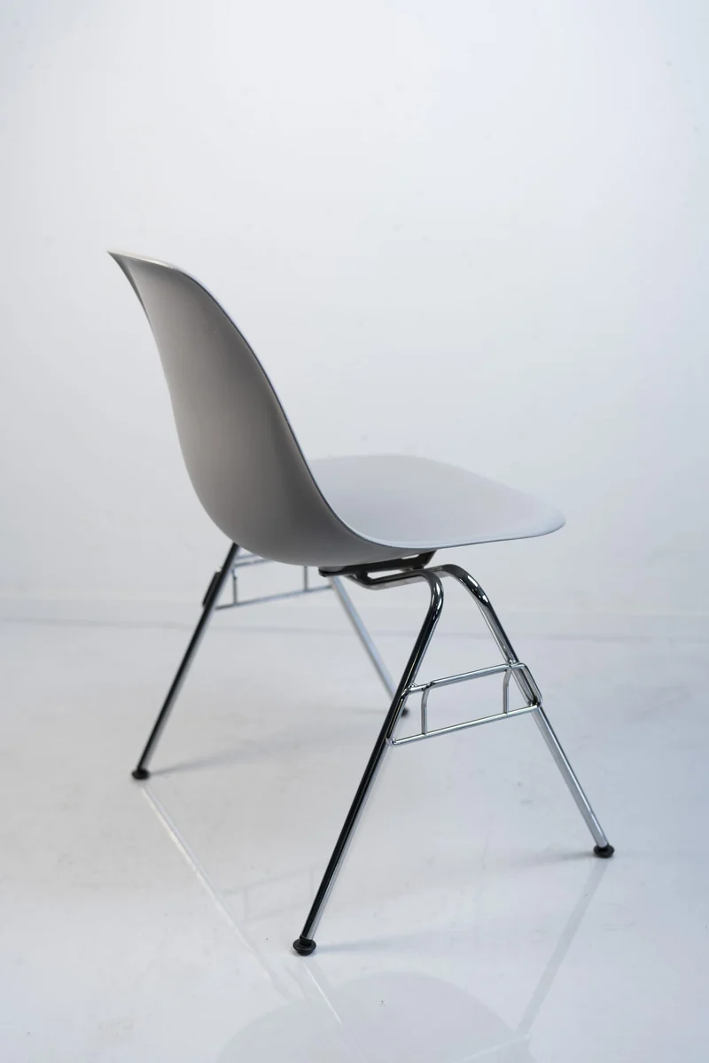Vitra - Eames Plastic Side Chair