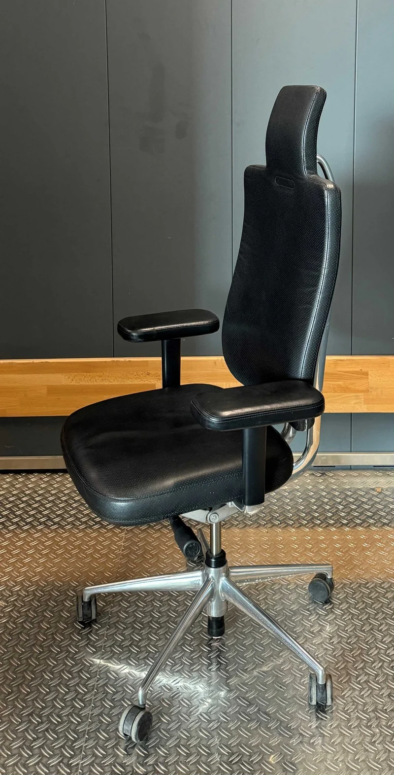 Vitra - Headline