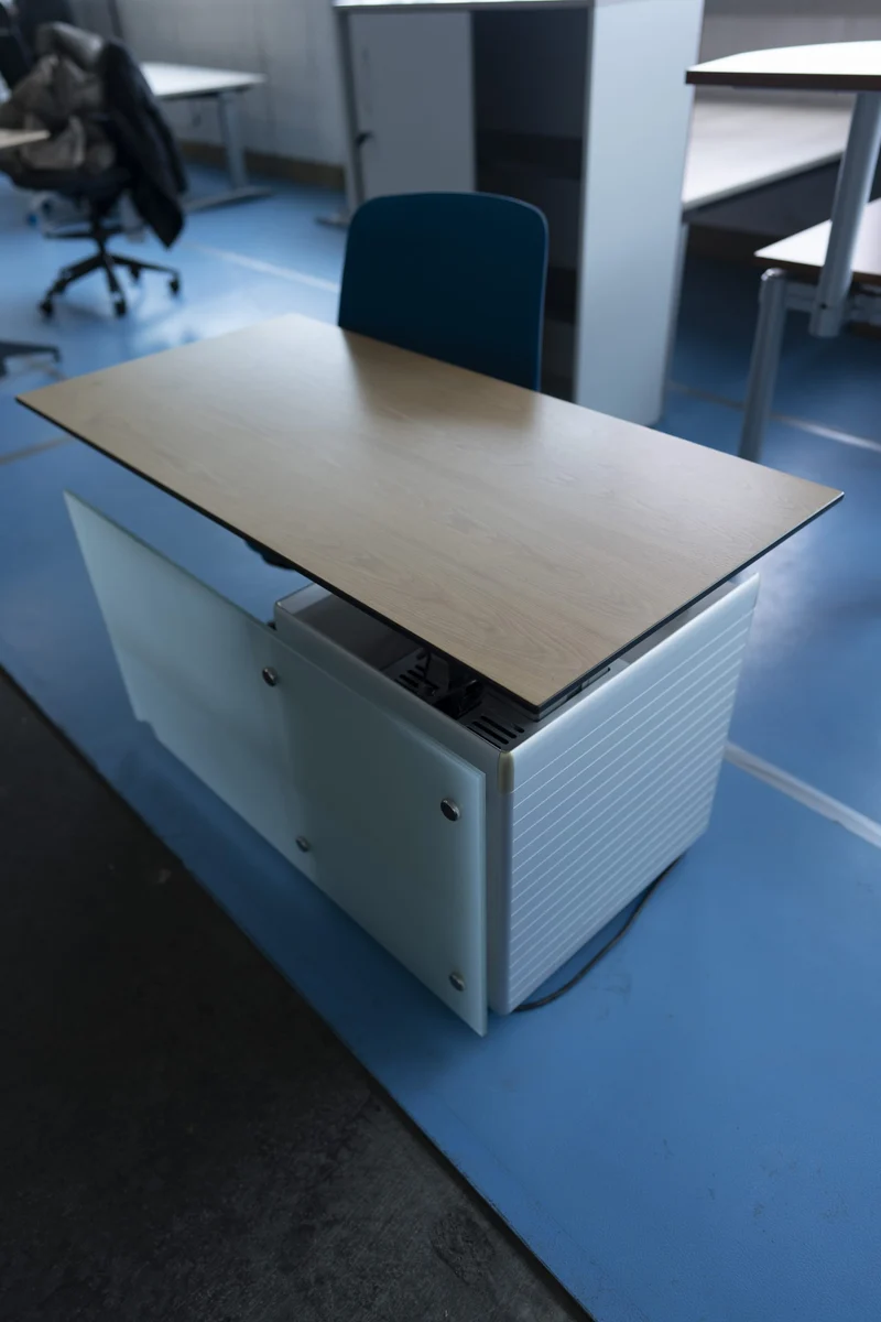 bene - elektrisch höhenverstellbarer Schreibtisch