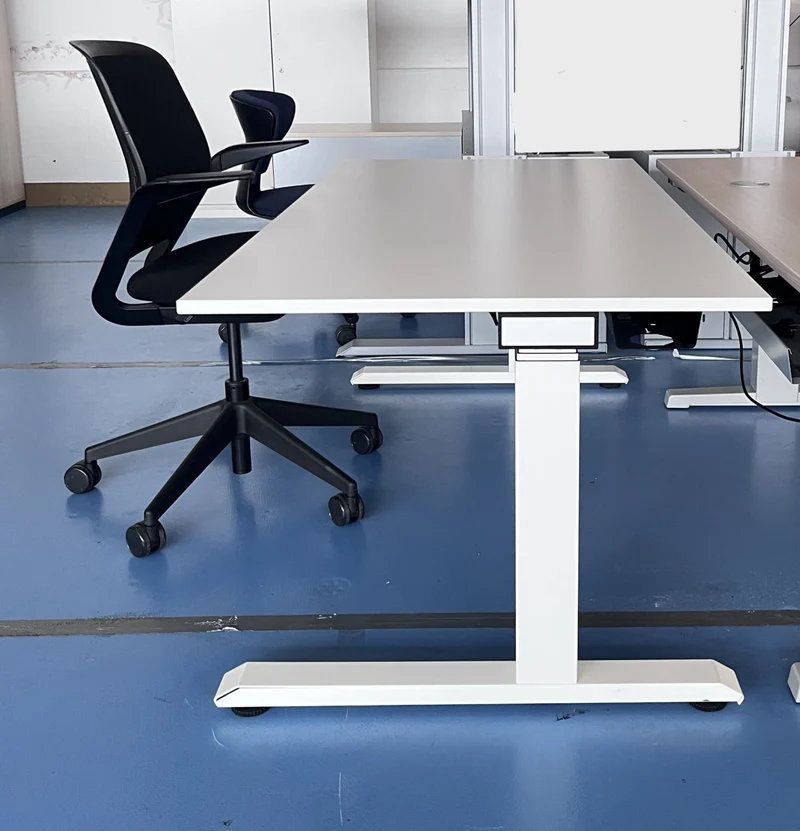 SEDUS - elektrisch höhenverstellbarer Schreibtisch