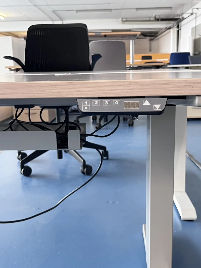 Steelcase - Activa elektrisch höhenverstellbarer Schreibtisch