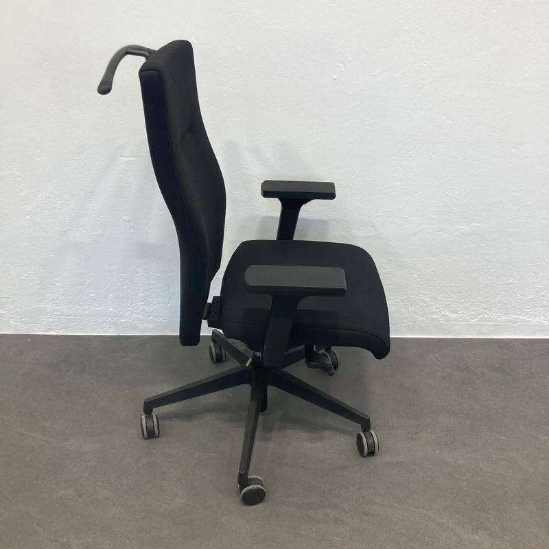 Züco Cubo Bürodrehstuhl schwarz mit Armlehnen + Kleiderbügel