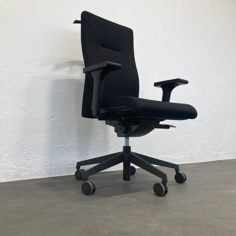 Züco Cubo Bürodrehstuhl schwarz mit Armlehnen + Kleiderbügel