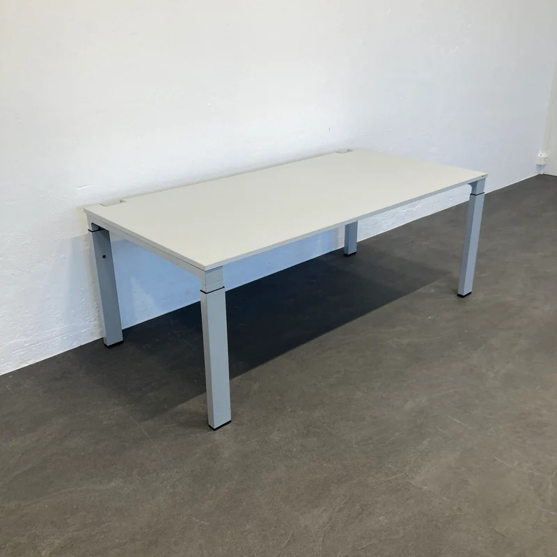 Haworth Tibas Schreibtisch