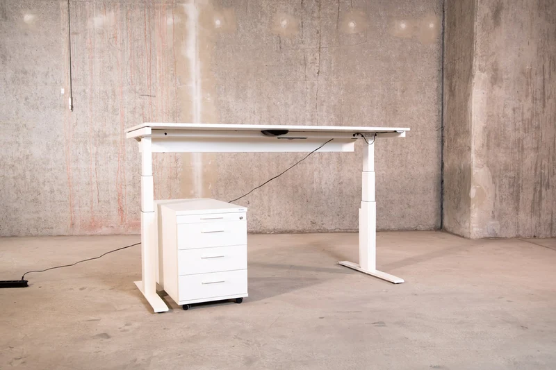 Rohde & Grahl - elektrisch höhenverstellbarer Schreibtisch