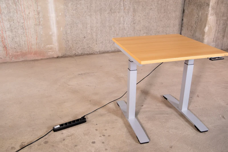 Oka – elektrisch höhenverstellbarer Schreibtisch